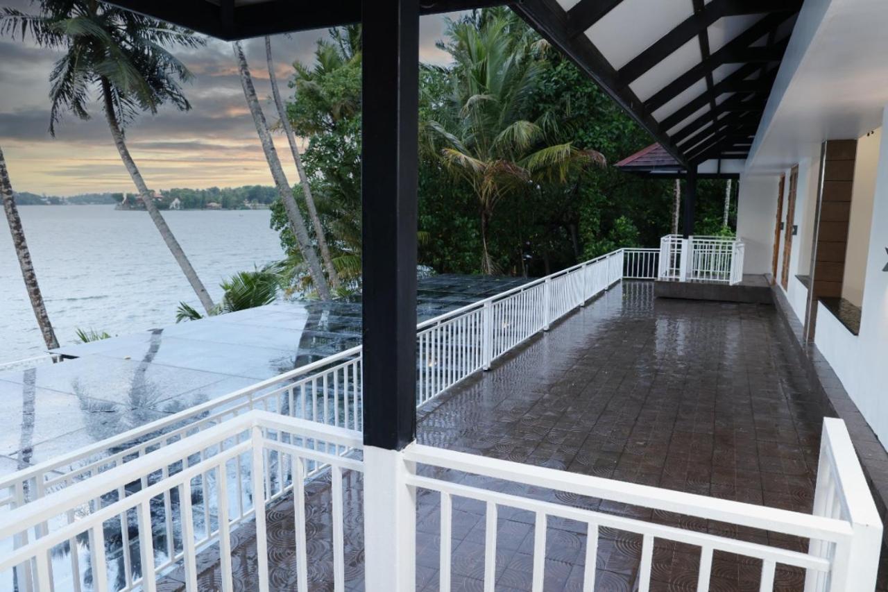 Quilon Lake Inn Kollam Exterior photo